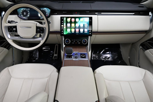 Used 2023 Land Rover Range Rover SE image 3