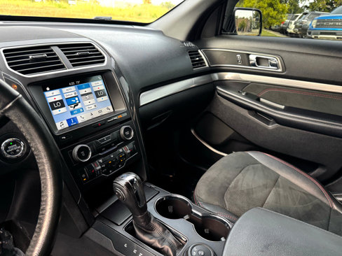 Used 2018 Ford Explorer XLT w/ Equipment Group 202A image 11