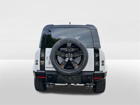 New 2026 Land Rover Defender 110 X-Dynamic SE image 3