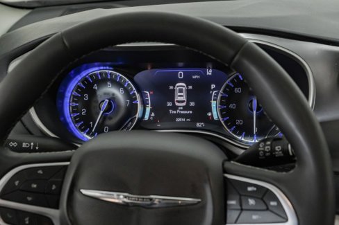 Used 2022 Chrysler Pacifica Touring-L image 16