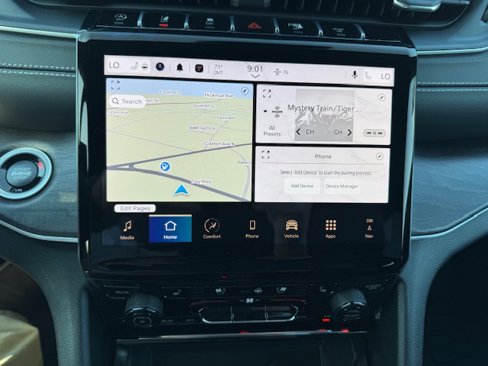 Used 2025 Jeep Grand Cherokee Limited w/ Luxury Tech Group II image 17