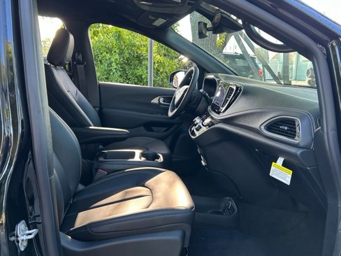 New 2025 Chrysler Pacifica Select image 25