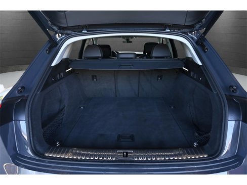 Used 2024 Audi Q8 e-tron Premium image 41