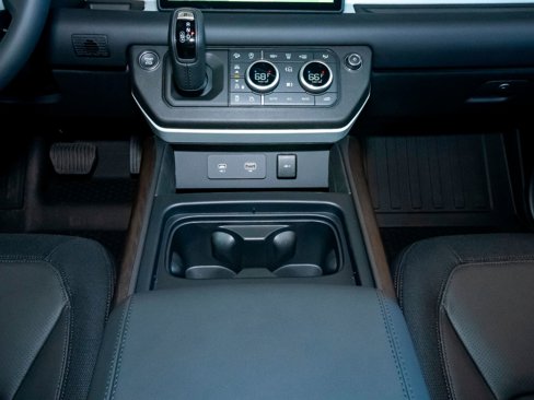 New 2024 Land Rover Defender 90 X-Dynamic SE image 25