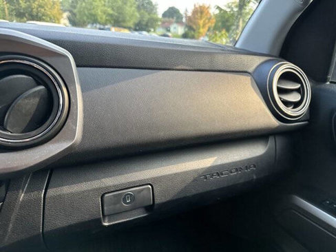 Used 2021 Toyota Tacoma SR5 w/ Trail Edition image 19