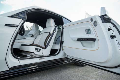 New 2025 Rolls-Royce Spectre Black Badge image 18