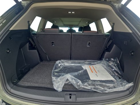 New 2025 Volkswagen Atlas Peak Edition SE image 5