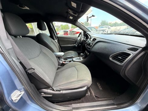 Used 2011 Chrysler 200 Touring image 19