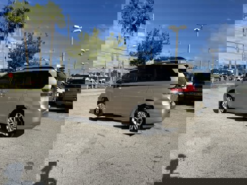 Used 2014 Toyota Sienna XLE image 5