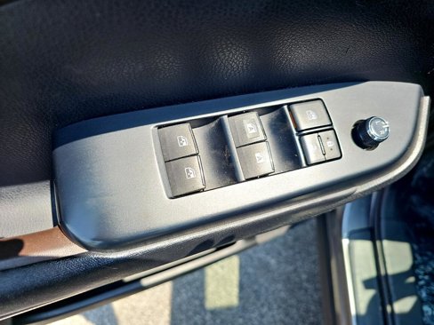 Used 2018 Toyota Highlander XLE image 12