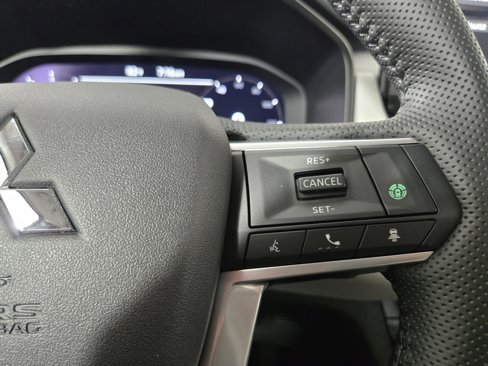 New 2025 Mitsubishi Outlander SE image 16
