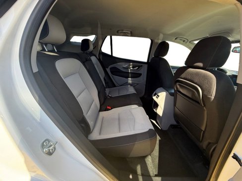 Used 2024 GMC Terrain SLE image 28