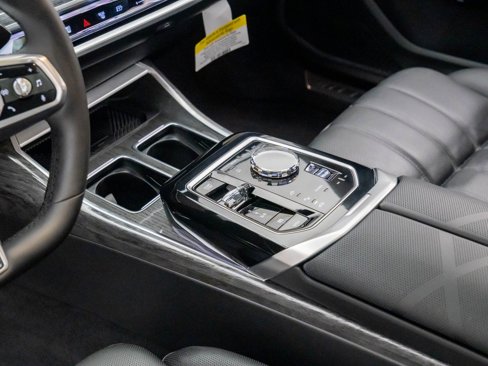 New 2025 BMW i7 eDrive50 w/ M Sport Package image 13