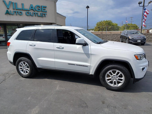 Used 2018 Jeep Grand Cherokee Laredo image 1