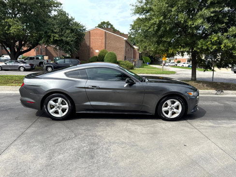 Used 2017 Ford Mustang Coupe image 3