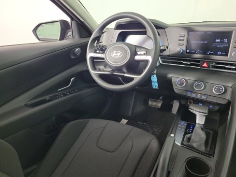 New 2025 Hyundai Elantra SE image 5