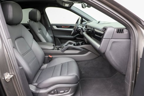 Used 2024 Porsche Cayenne Coupe image 58