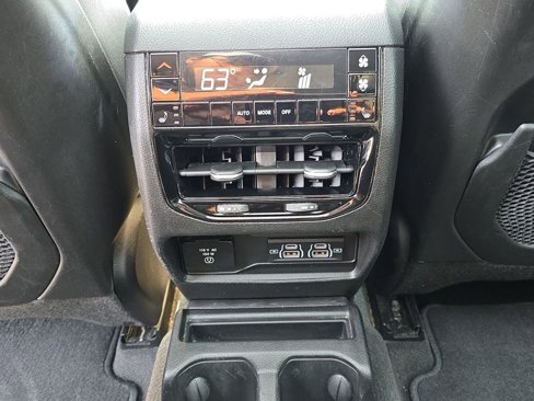 Used 2021 Jeep Grand Cherokee L Limited image 22