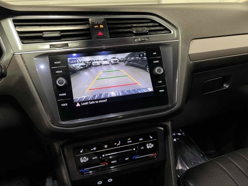 Used 2022 Volkswagen Tiguan SE image 10