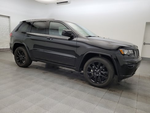 Used 2019 Jeep Grand Cherokee Altitude image 11