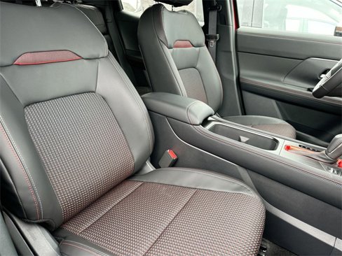 New 2025 Nissan Kicks SR image 32