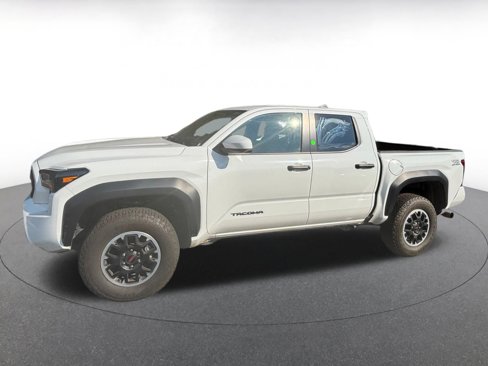 Used 2025 Toyota Tacoma SR image 3
