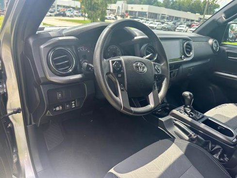 Used 2021 Toyota Tacoma TRD Off-Road image 9