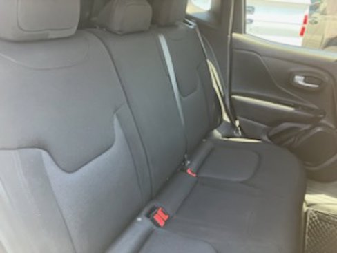 Used 2023 Jeep Renegade Latitude image 9