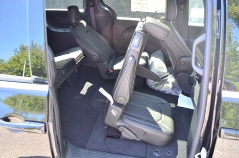 New 2026 Chrysler Pacifica Select image 33