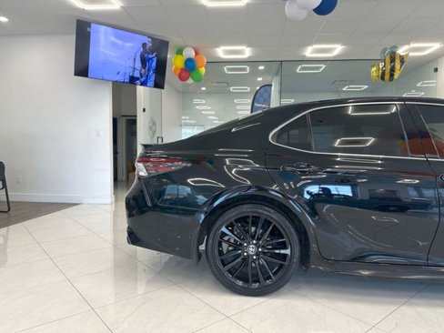 Used 2023 Toyota Camry XSE image 6