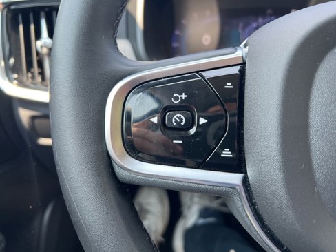Certified 2025 Volvo V90 B6 Cross Country Plus image 18