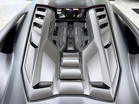 Used 2024 Lamborghini Revuelto image 19