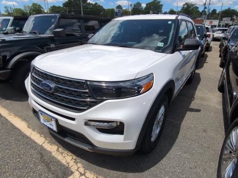 Certified 2022 Ford Explorer XLT w/ Equipment Group 202A image 3