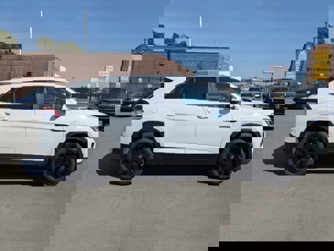 New 2025 Volkswagen Atlas Cross Sport SE image 2