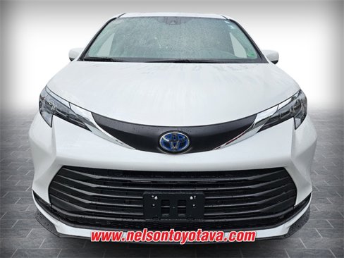 New 2025 Toyota Sienna XLE w/ XLE Plus Package image 2