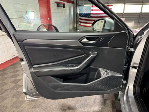Used 2024 Volkswagen Jetta SE image 12