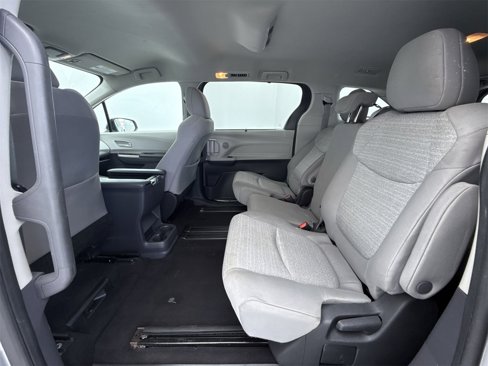 Used 2022 Toyota Sienna LE image 38