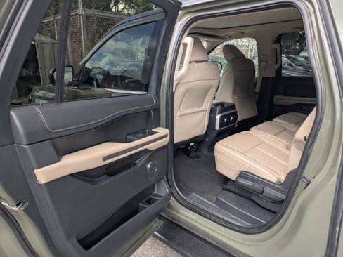Used 2024 Ford Expedition Max XLT image 8