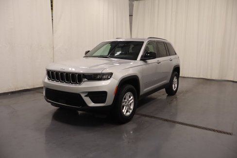 New 2025 Jeep Grand Cherokee Laredo image 4