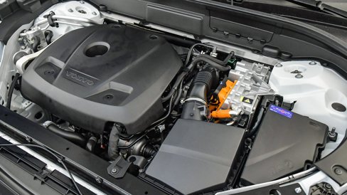 Certified 2025 Volvo XC60 T8 Plus w/ Protection Package Premier image 28