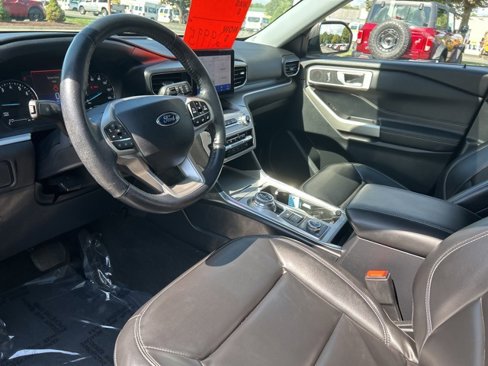 Used 2021 Ford Explorer XLT w/ Equipment Group 202A image 18