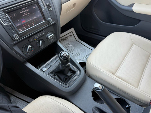 Used 2017 Volkswagen Jetta SE image 11