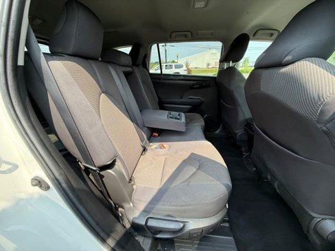 Used 2022 Toyota Highlander L image 27