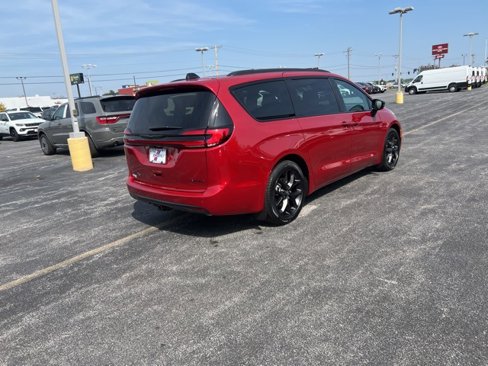 New 2026 Chrysler Pacifica Limited image 7
