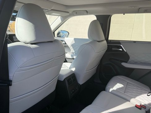 New 2025 Mitsubishi Outlander SEL image 22