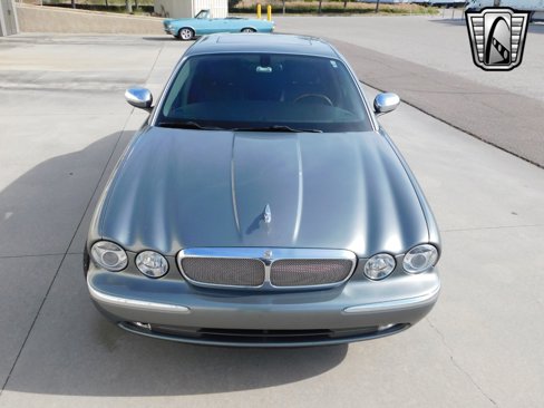Used 2004 Jaguar XJ8 image 23
