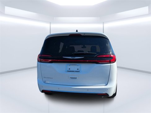 New 2025 Chrysler Pacifica Select w/ Uconnect Theater Family Group image 4