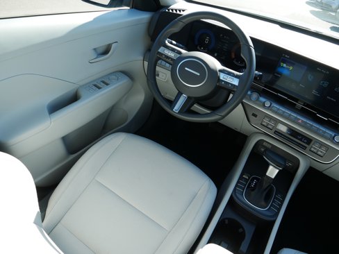 Certified 2025 Hyundai Kona SEL image 9