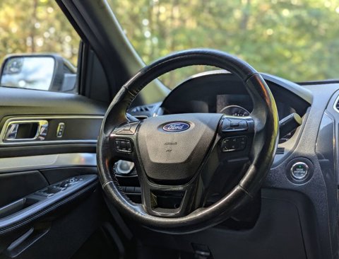 Used 2017 Ford Explorer XLT w/ Equipment Group 202A image 18