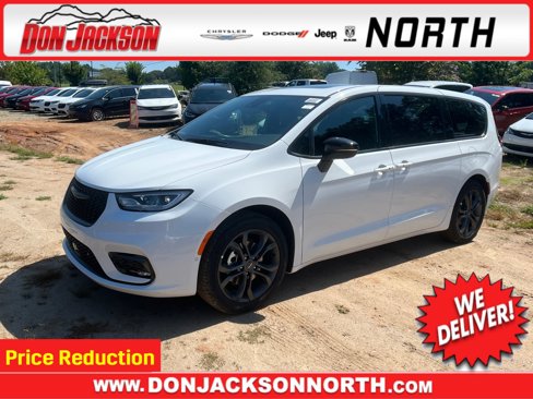 New 2026 Chrysler Pacifica Select image 1